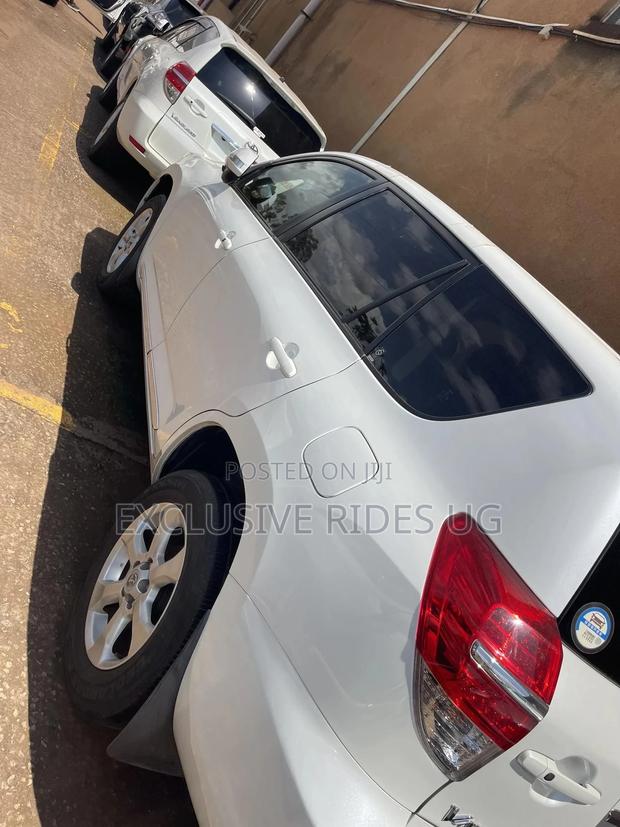 Toyota Vanguard 2012 White