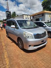 Toyota Noah 2.0 158hp AWD (7 Seater) 2012 Silver for sale