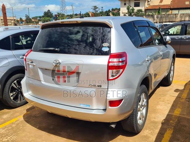 Toyota RAV4 2.5 2010 Silver