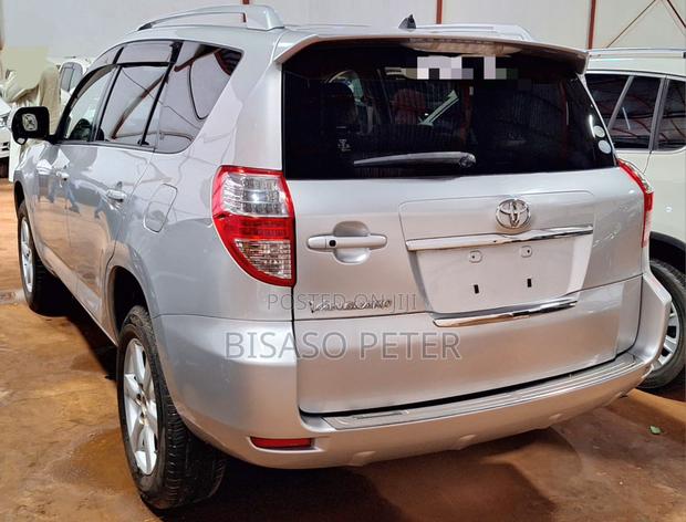 Toyota Vanguard 2011 Silver