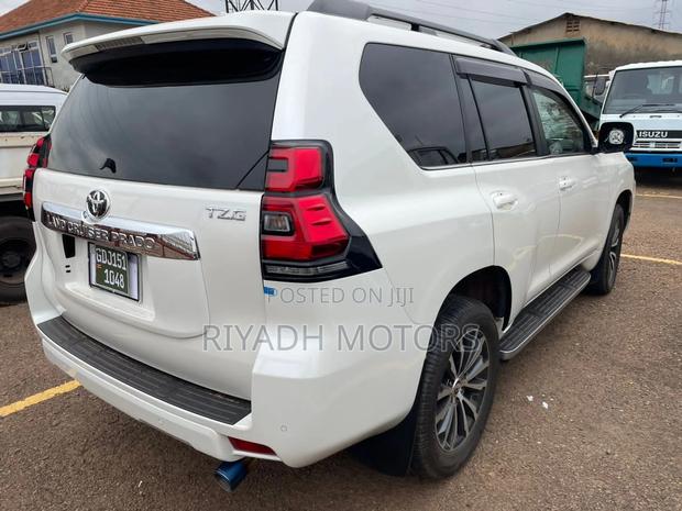 Toyota Land Cruiser Prado 2.8 2021 White