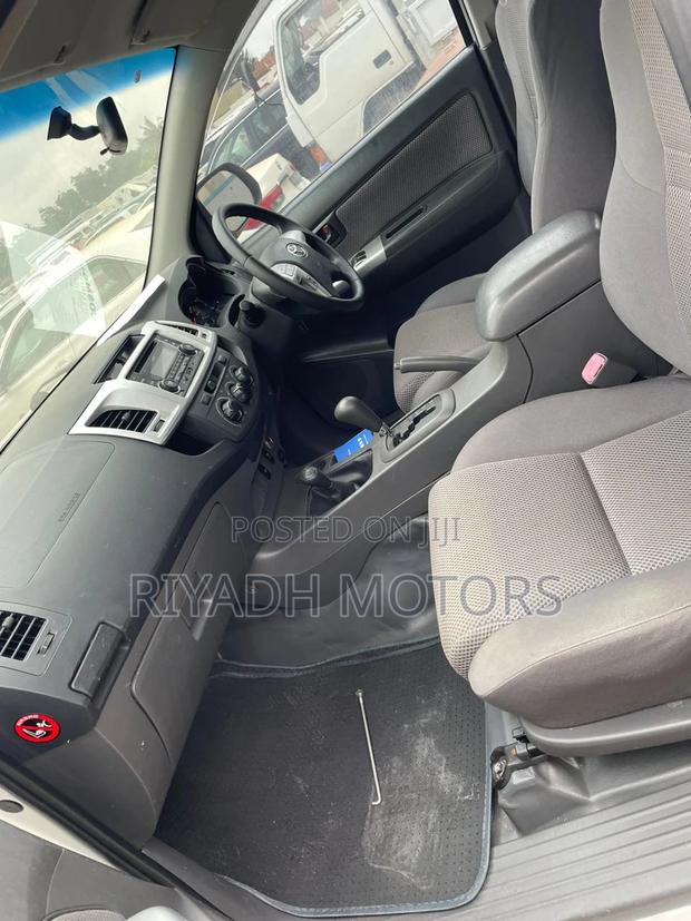 Toyota Hilux 2011 White