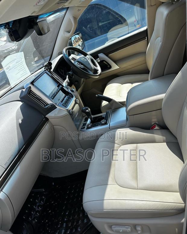 Toyota Land Cruiser 4.6 V8 ZX 2020 White