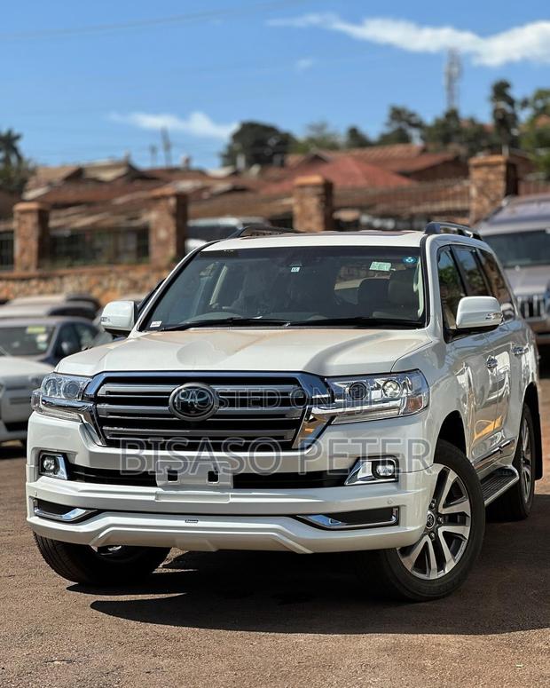 Toyota Land Cruiser 4.6 V8 ZX 2020 White