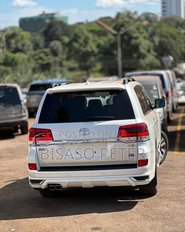 Toyota Land Cruiser 4.6 V8 ZX 2020 White