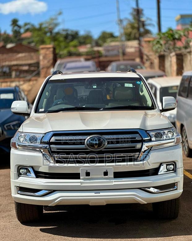 Toyota Land Cruiser 4.6 V8 ZX 2020 White