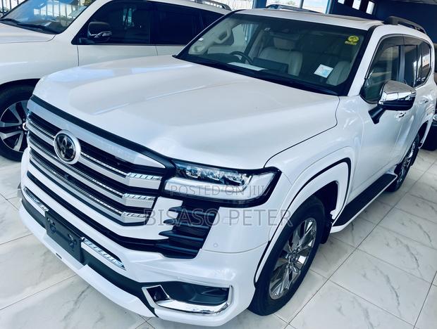 Toyota Land Cruiser J300 4.0 2022 White