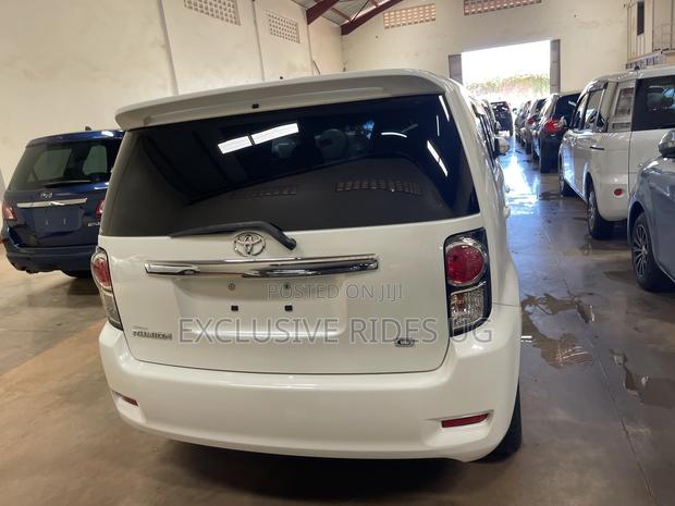 Toyota Corolla Rumion 2012 White