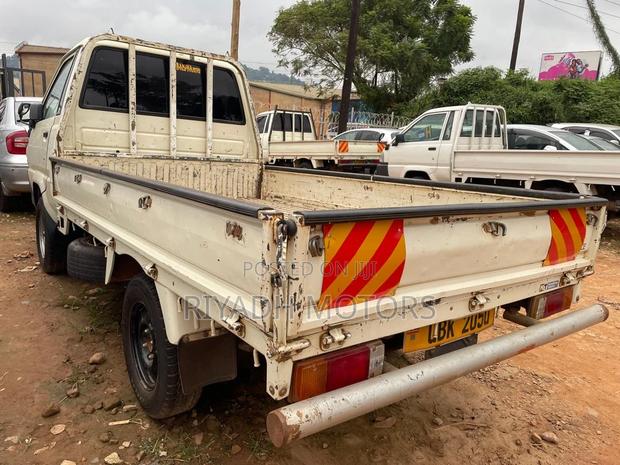 Toyota TownAce 2002 White