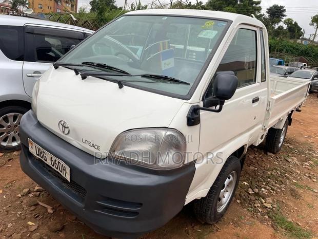 Toyota TownAce 2004 White