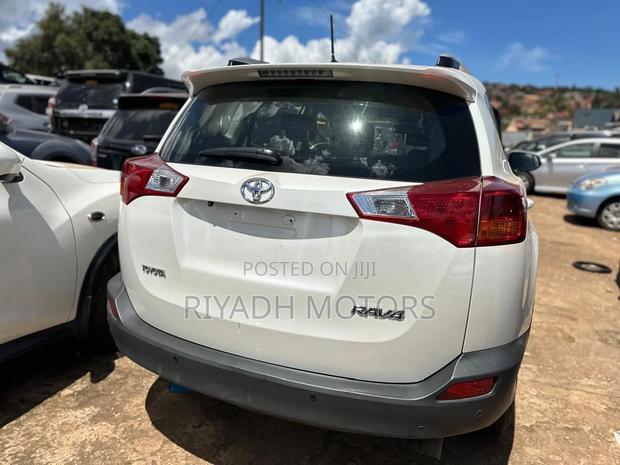 Toyota RAV4 2013 White