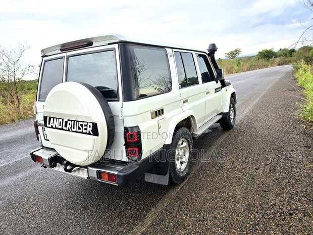 Toyota Land Cruiser 2017 White