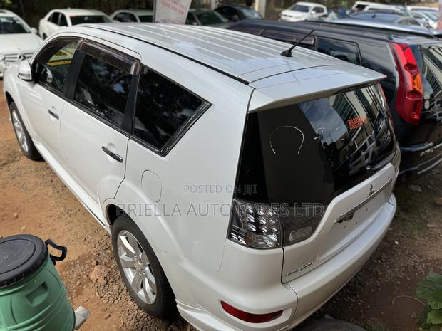 Mitsubishi Outlander 2010 White