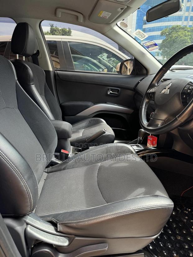 Mitsubishi Outlander 2010 Silver