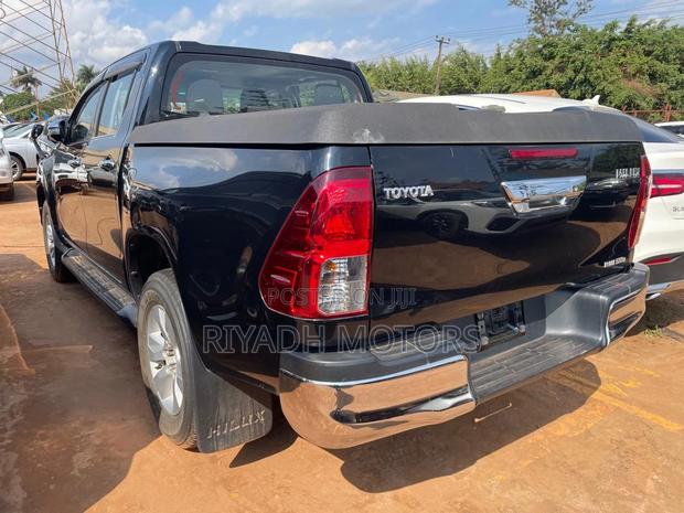 Toyota Hilux 2018 Black