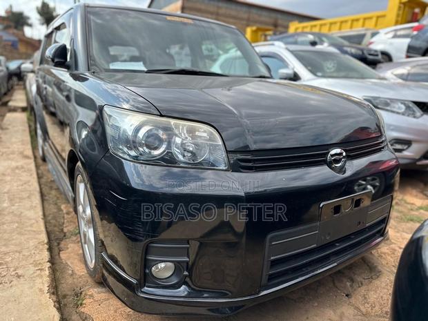 Toyota Corolla Rumion Hatchback 1.5 FWD 2009 Black