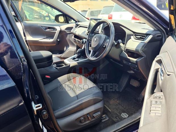 Toyota RAV4 2019 Blue