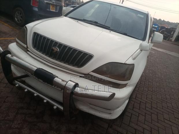 Toyota Harrier 3.0 V6 1999 White