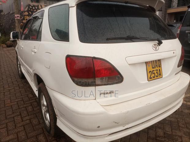 Toyota Harrier 3.0 V6 1999 White