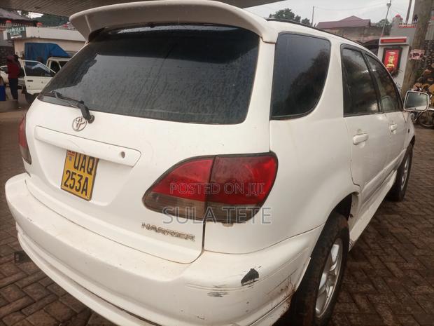 Toyota Harrier 3.0 V6 1999 White
