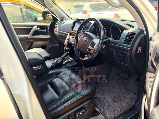 Toyota Land Cruiser 4.6 V8 VX-R 2013 White