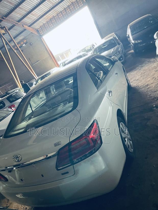 Toyota Premio 1.8 AWD 2017 White