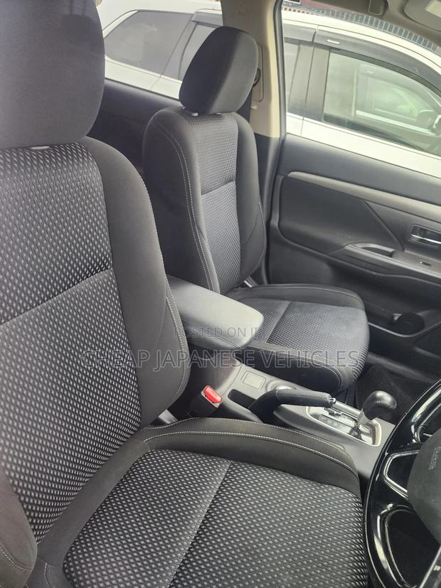 Mitsubishi Outlander 2016 White