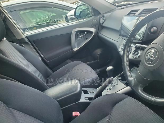 Toyota Vanguard 2009 White