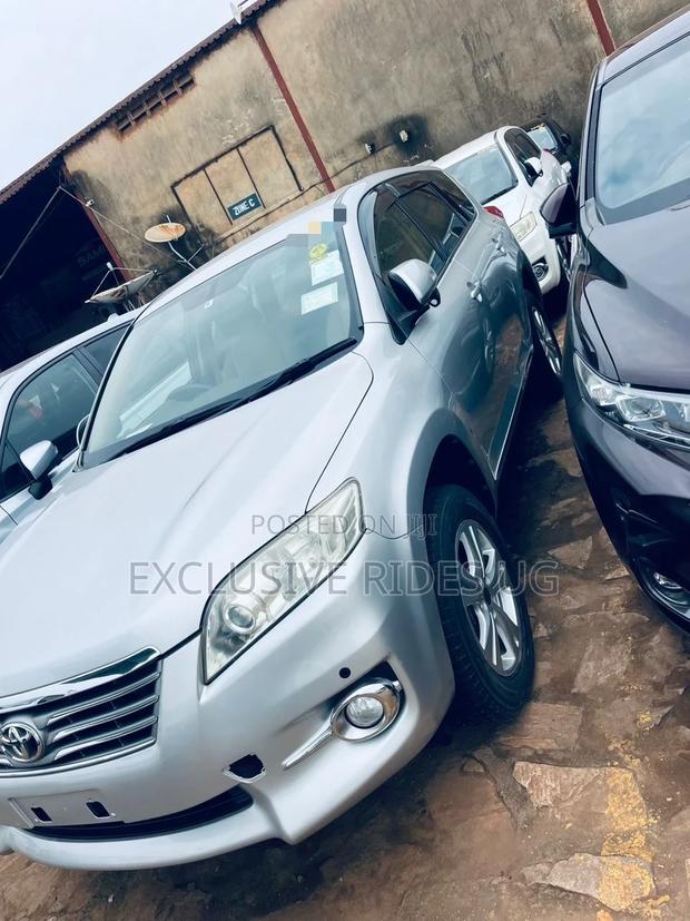 Toyota Vanguard 2013 Silver
