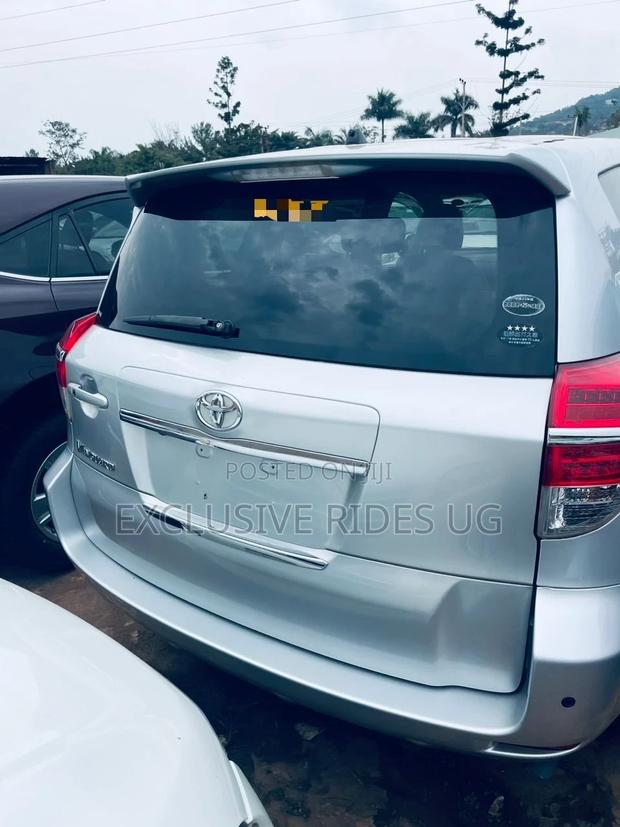 Toyota Vanguard 2013 Silver
