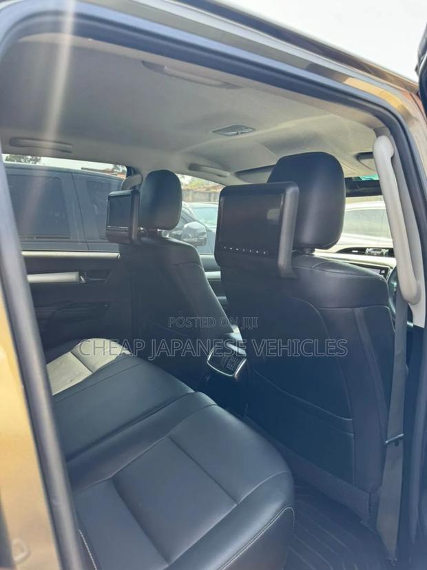 Toyota Hilux 2021 Green