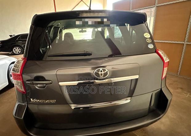 Toyota Vanguard 2012 Gray