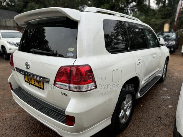 Toyota Land Cruiser Prado 2010 White