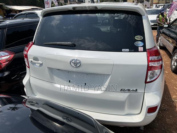 Toyota RAV4 2010 White