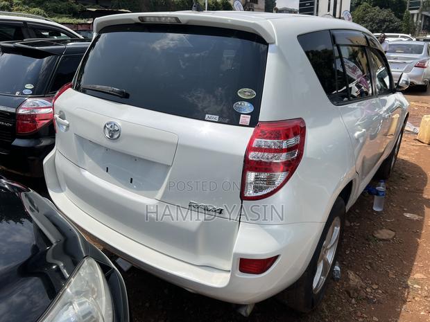 Toyota RAV4 2010 White