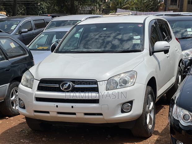 Toyota RAV4 2010 White