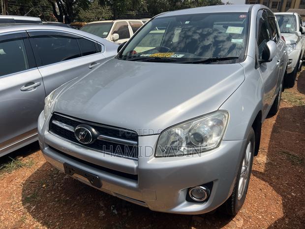 Toyota RAV4 2010 Silver