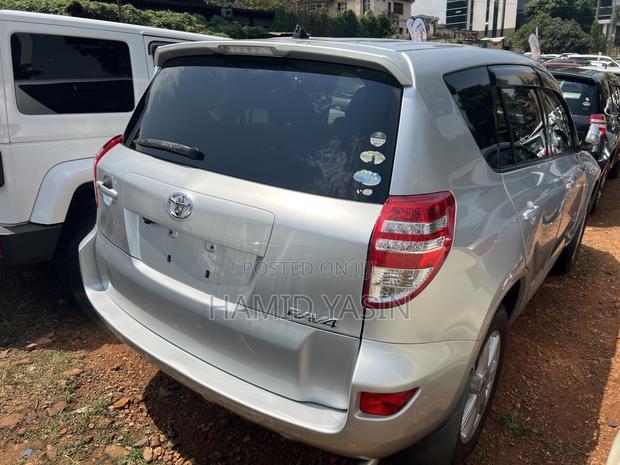 Toyota RAV4 2010 Silver
