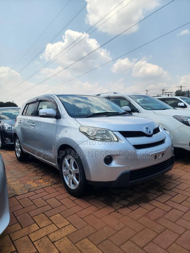 Toyota IST 2010 Silver