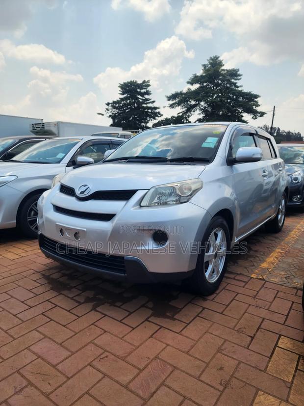 Toyota IST 2010 Silver