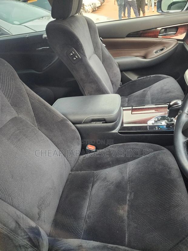 Toyota Crown 2016 Blue