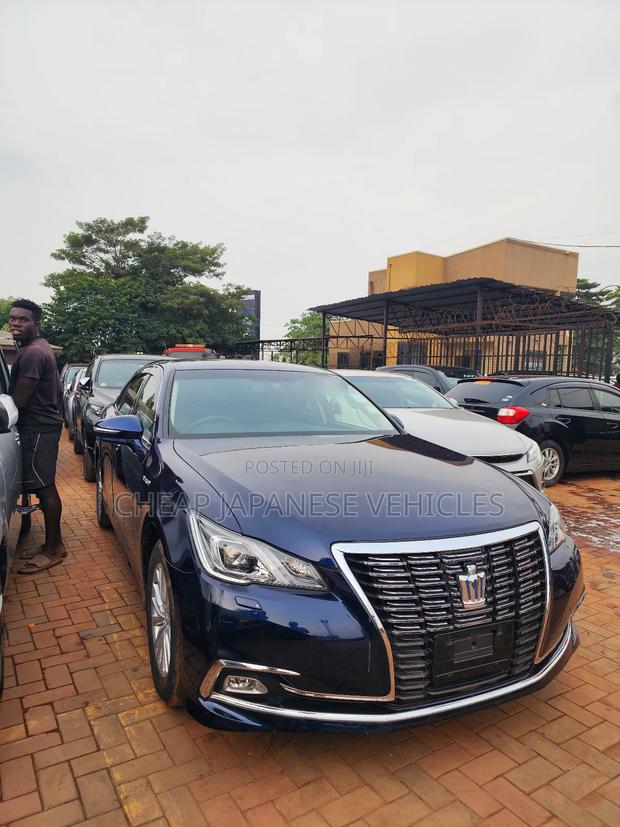 Toyota Crown 2016 Blue