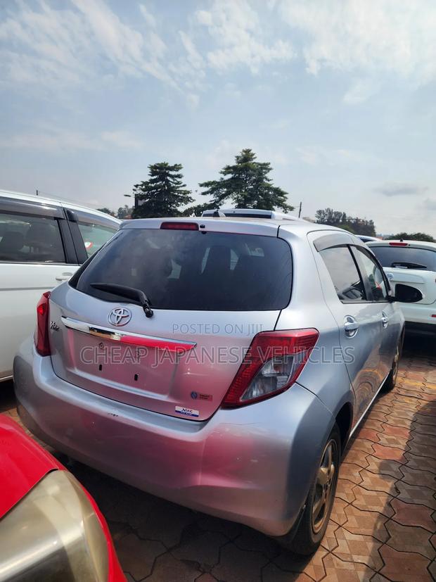 Toyota Vitz 1.0 FWD 5dr 2012 Silver
