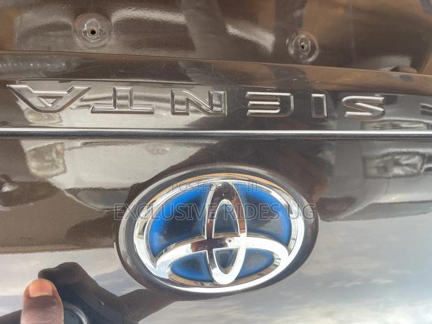 Toyota Sienta 1.5 AWD (6-seater) 2016 Gold