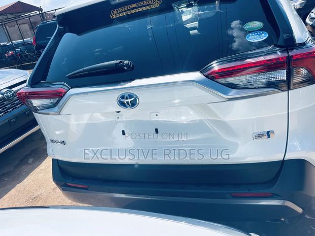 Toyota RAV4 Limited 4dr SUV (2.5L 4cyl 6A) 2018 White
