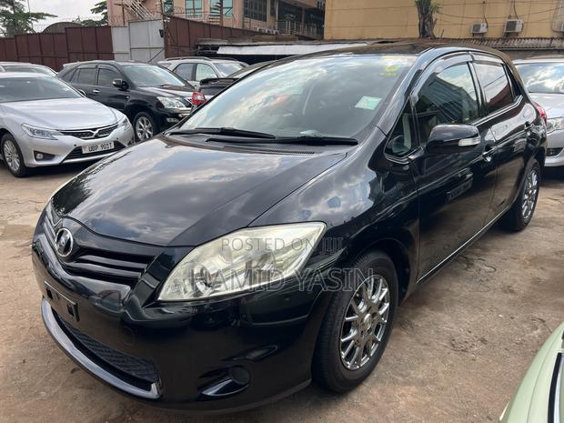 Toyota Auris 2011 Black