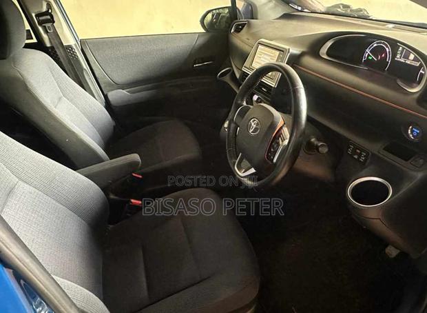 Toyota Sienta 1.5 Hybrid FWD (6-seater) 2016 Blue