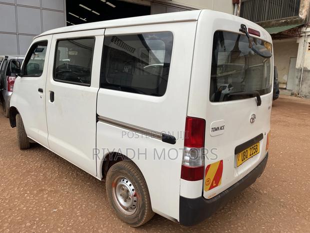 Toyota TownAce 2012 White