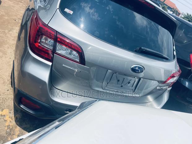Subaru Outback 2.5i Premium AWD 2016 Gold