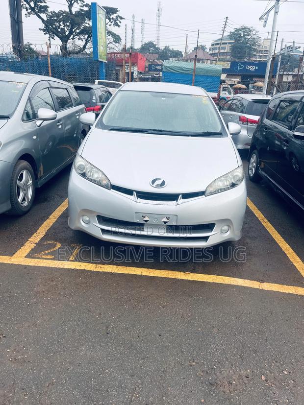 Toyota Wish 2012 Silver